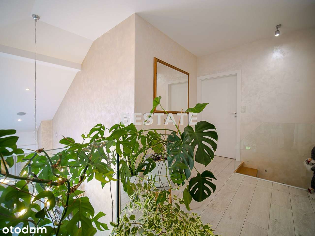 Komfortowy dom z basenem i budynkiem gospodarczym-19