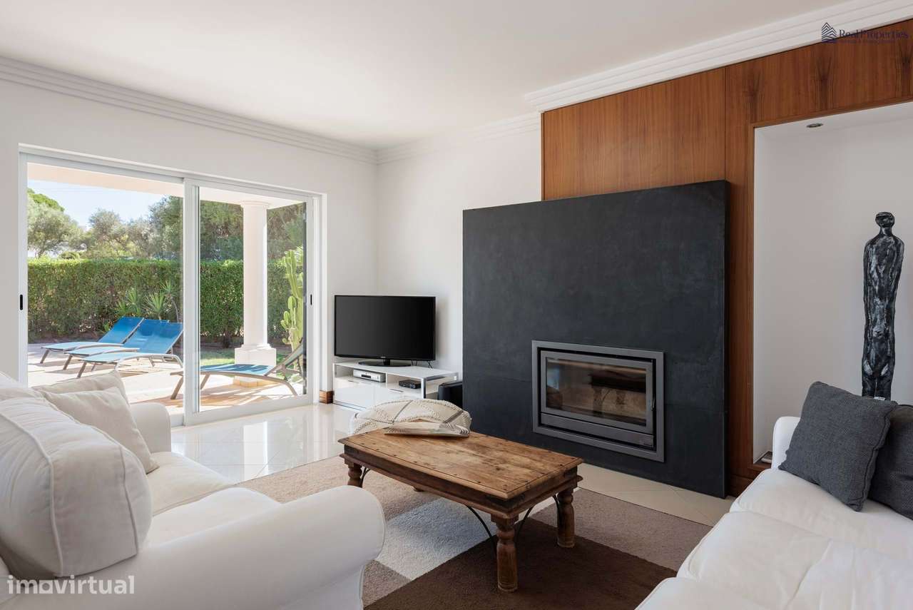 Moradia Térrea T4 Isolada em Albufeira – Um Refúgio de Luz, Conforto e - Grande imagem: 3/53