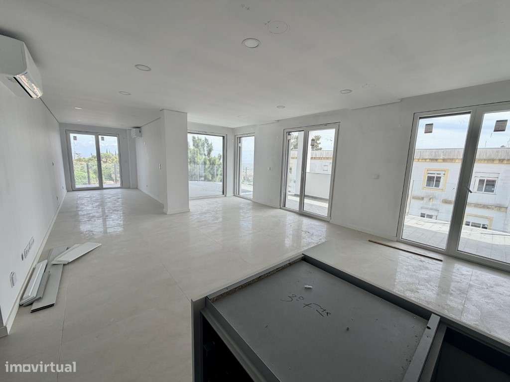 Apartamento a venda em Palmela, com Parqueamento e Terraço-3