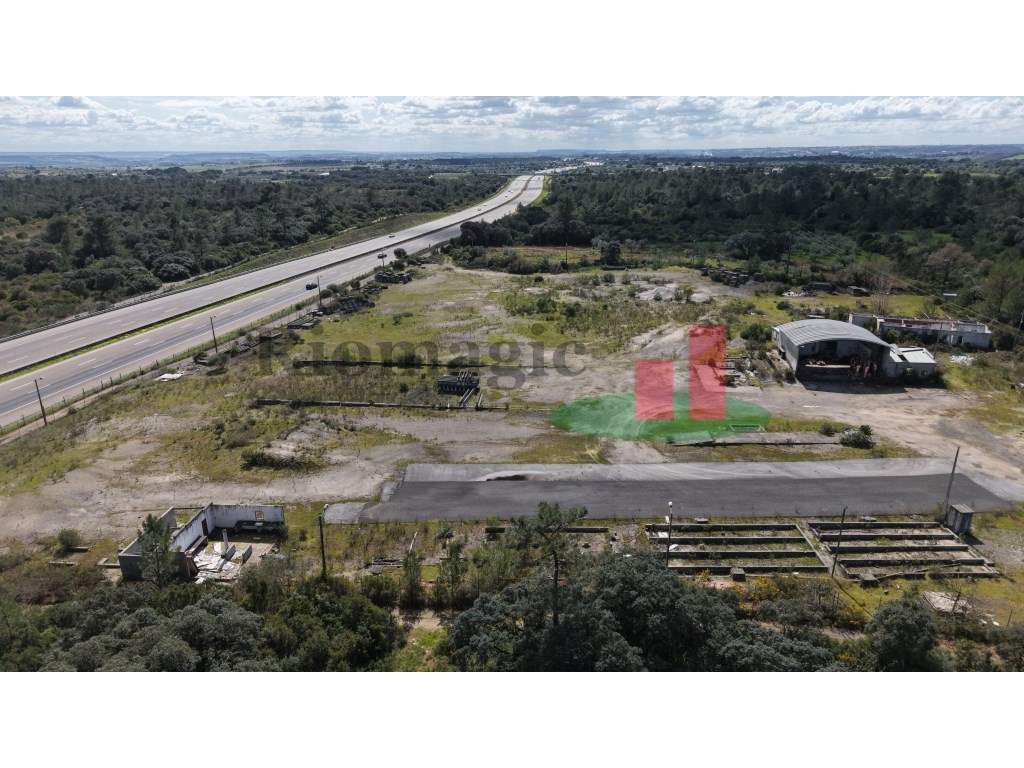 Terreno junto à EN3 e A1 - Santarém - Alcanena - Grande imagem: 3/23
