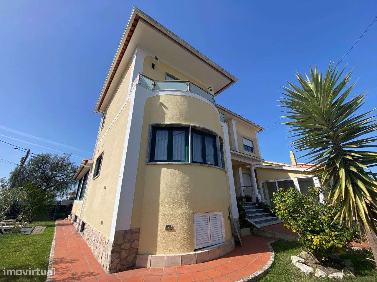 Moradia T4 com grande garagem e jardim - perto da praia-26