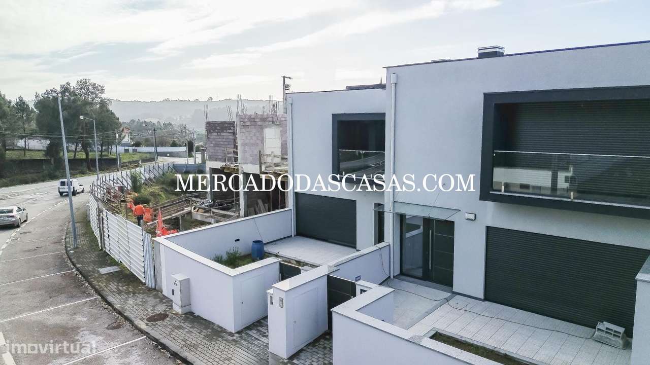 Moradia T3 em Lobão, muita luz e amplitude-18