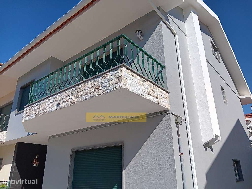 Moradia T4 totalmente remodelada, garagem, sotão e espaço exterior,...-56