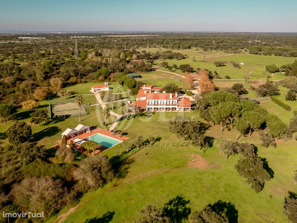 Moradia T8 com jardim e piscina em Santo Estevão, Benavente