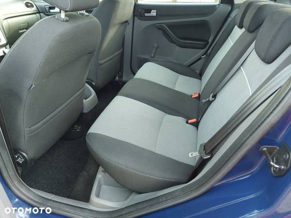 Ford Focus 1.6 16V Ambiente - 18