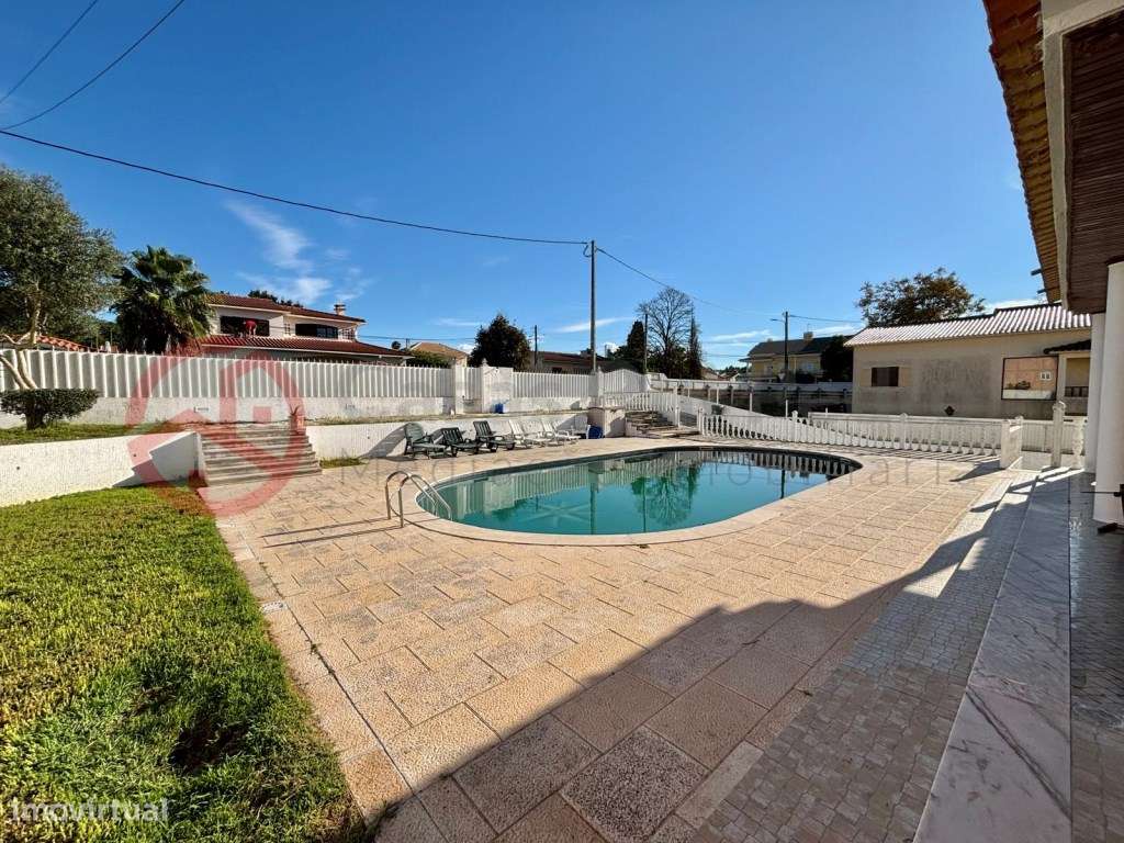 Moradia T4 com piscina e garagem, Corroios - Grande imagem: 5/41