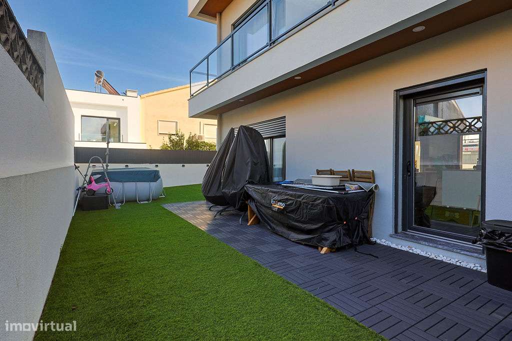 Moradia T4 com jardim, Fernão Ferro-11