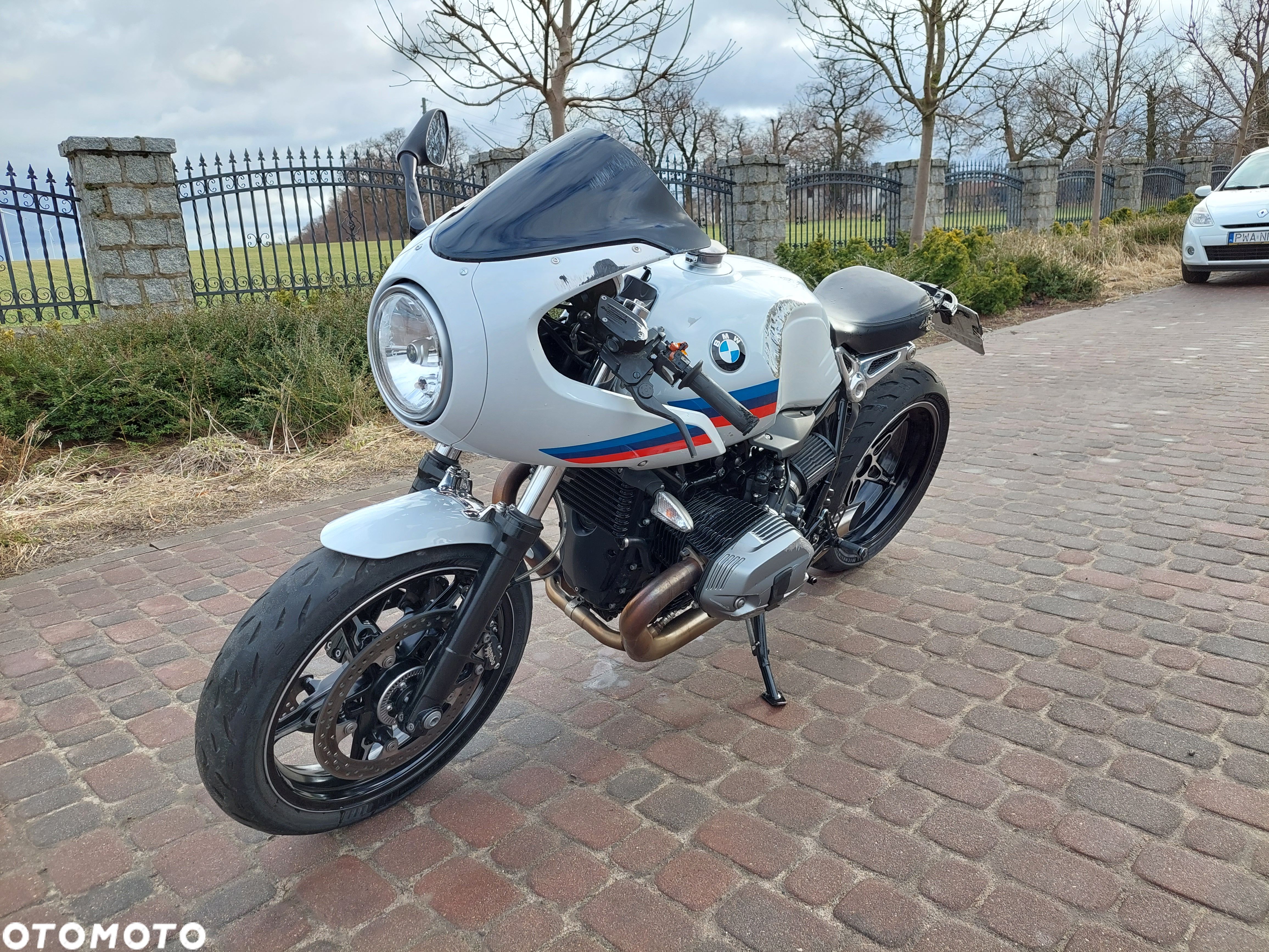 BMW R - 1