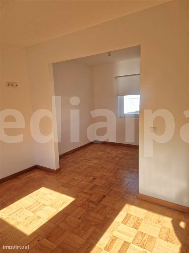Moradia T3+1 para venda no Bairro António Aroso-21