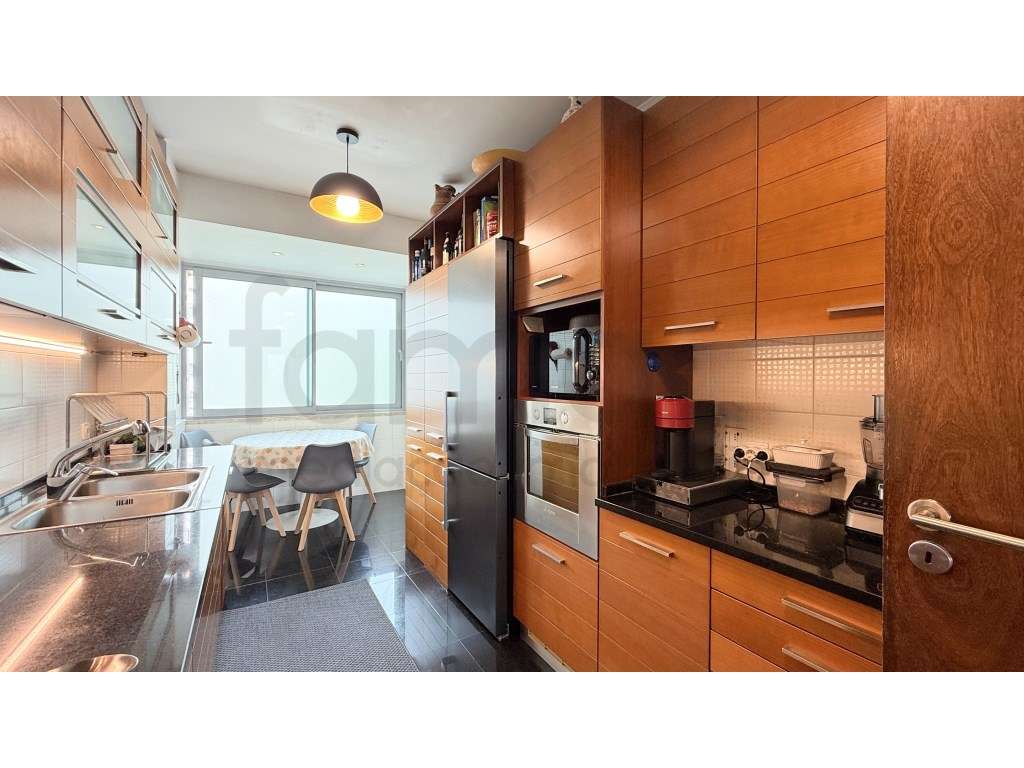 Apartamento T4 em Miraflores-28