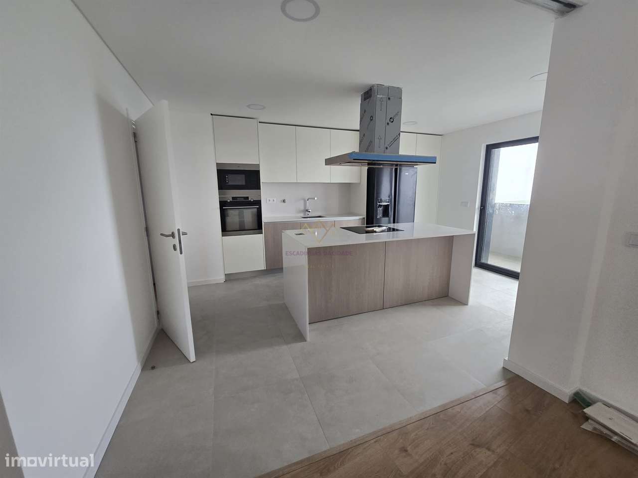 Penthouse T5 com varandas, 2 Garagens Box e Arrecadação, em Empreendim-14