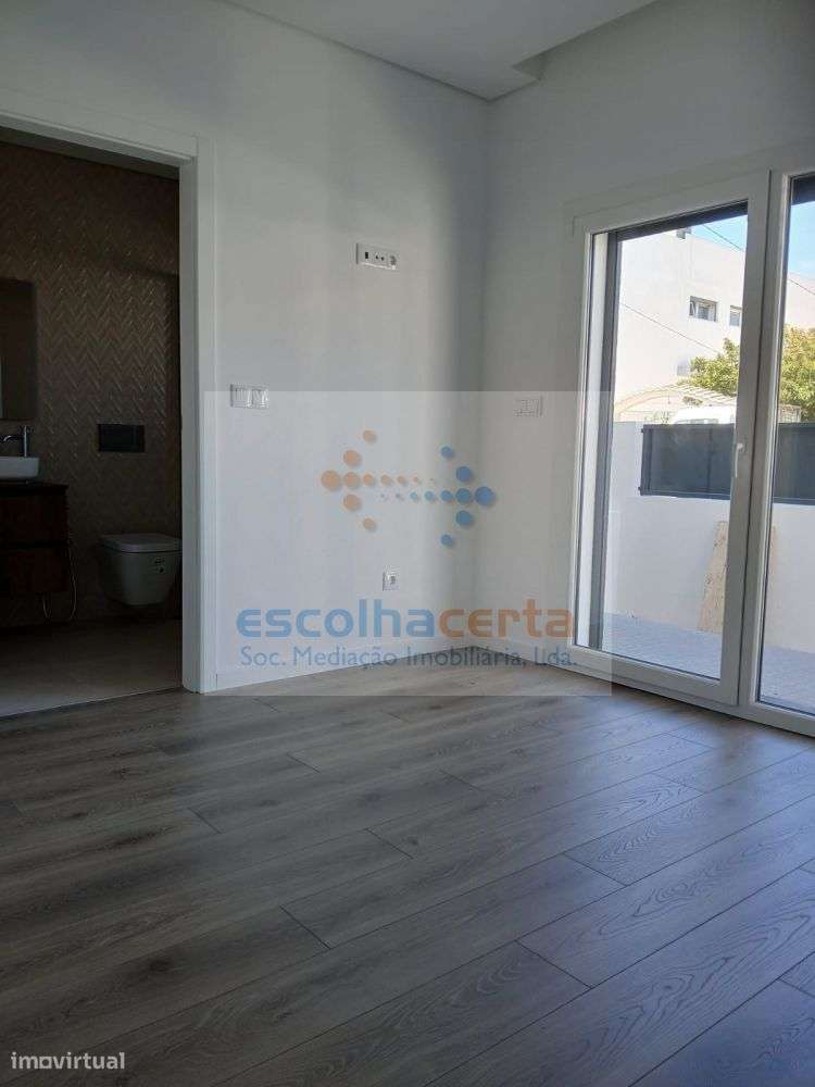 MORADIA TÉRREA T4 ISOLADA EM CONSTRUÇÃO - FERNÃO FERRO-31