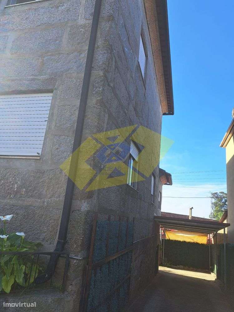 Moradia Bi-Familiar T2+T2 em Felgueiras ( 1 minuto do centro da cidade - Grande imagem: 4/12