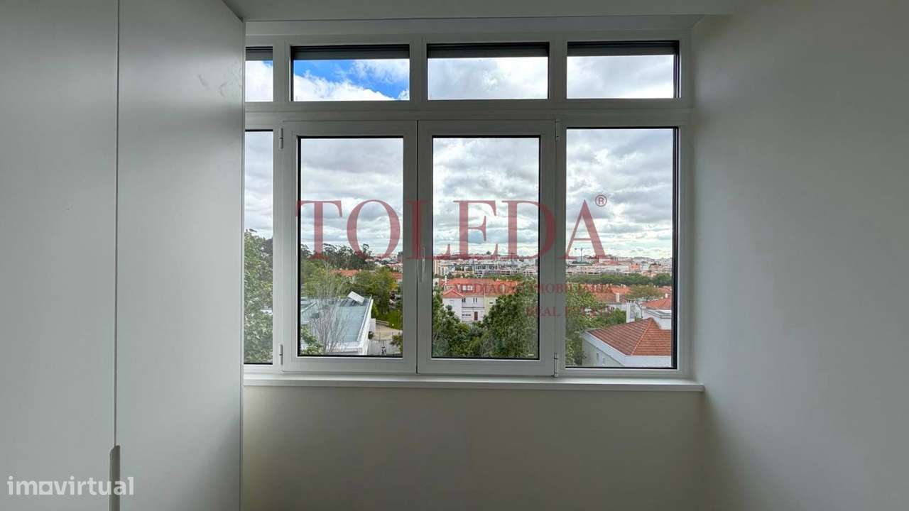 Apartamento T3 Remodelado em Benfica com terraço-33