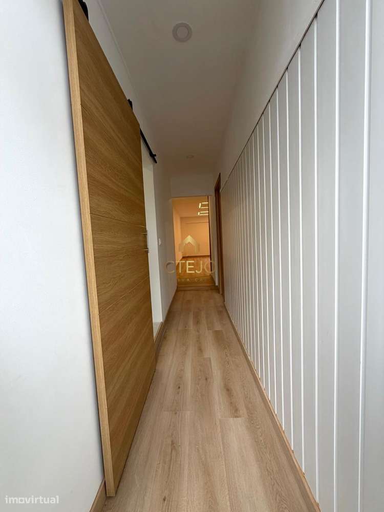 Apartamento T2 Totalmente Remodelado  No Centro da Bobadela-12