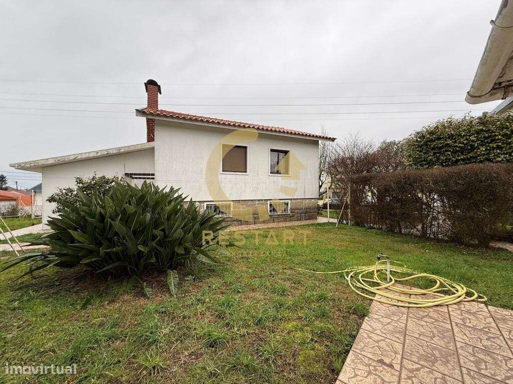 Moradia isolada T3+1 com 3 pisos em Argoncilhe - Grande imagem: 4/51