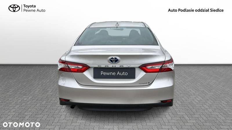 Toyota Camry - 4