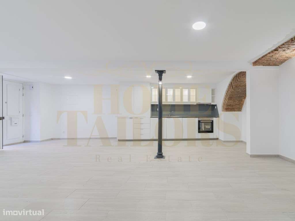 Prédio totalmente remodelado, 3 pisos, Centro Histórico de Setúbal . - Grande imagem: 4/10