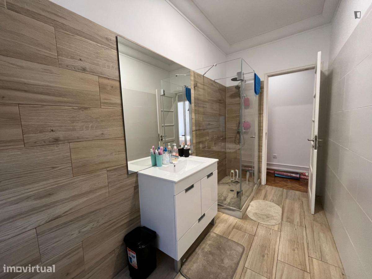 Quarto - localizado em Roma-Areeiro Lisbon - Grande imagem: 5/10