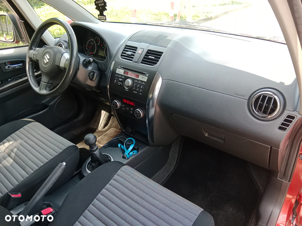 Suzuki SX4 1.6 Comfort Plus - 8