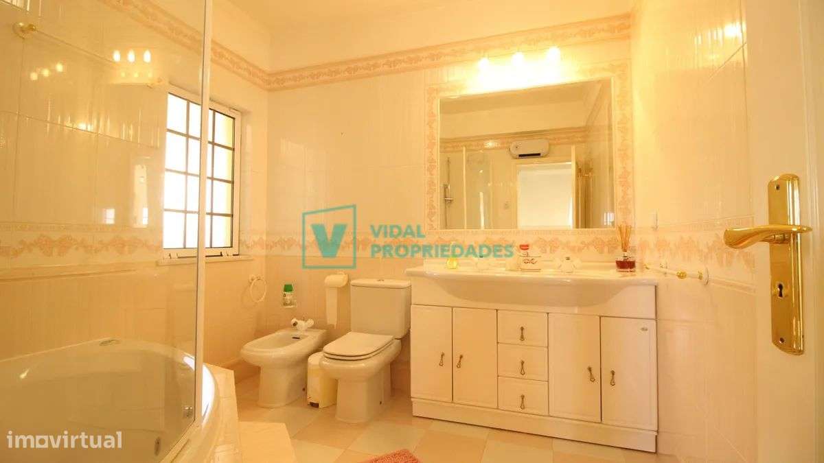 Moradia T7 com piscina e garagem em Loulé-7