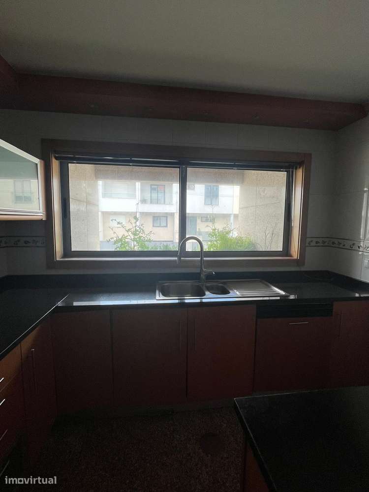Geminada com piscina, garagem e terraço em Canidelo-29