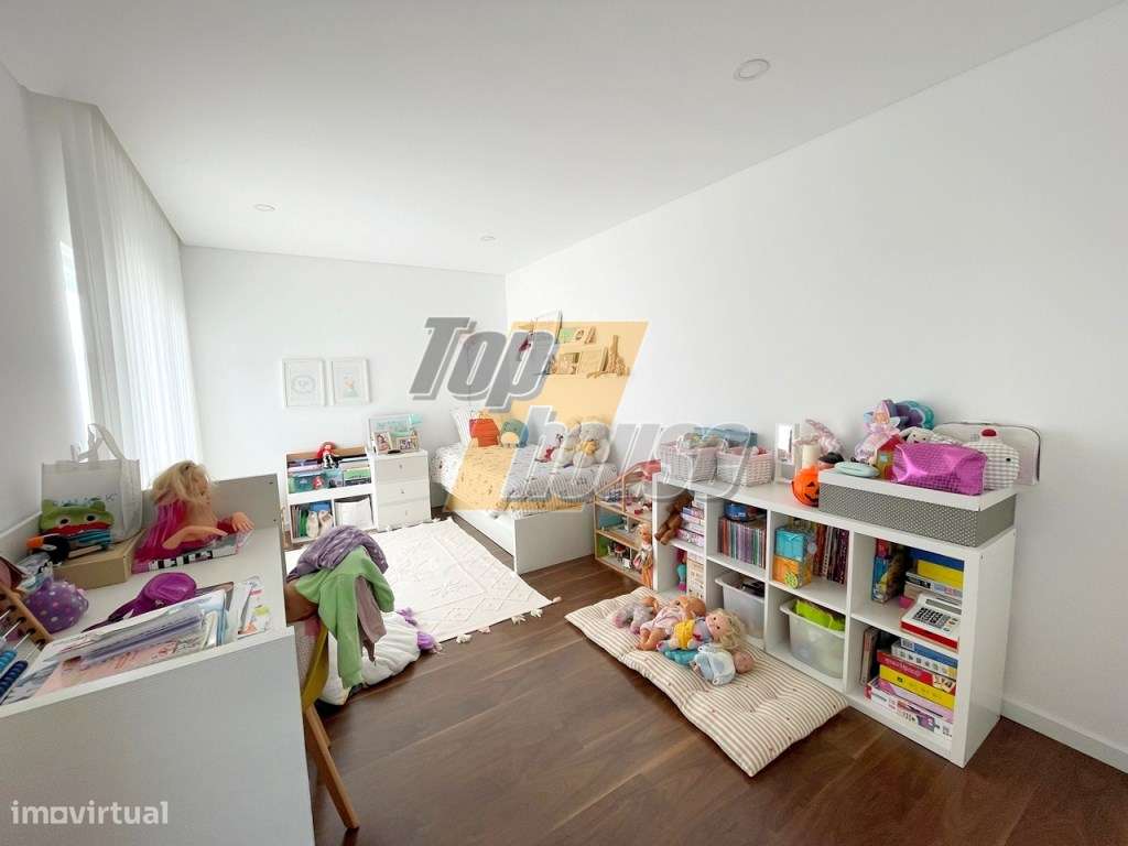 Moradia Isolada T4+1 com piscina-24