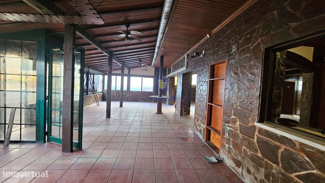 Edifício para Habitação e Comércio - Moradia T3 Renovada c/ Terraço e-32