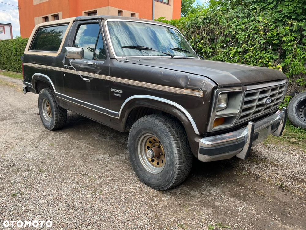 Ford Bronco - 1