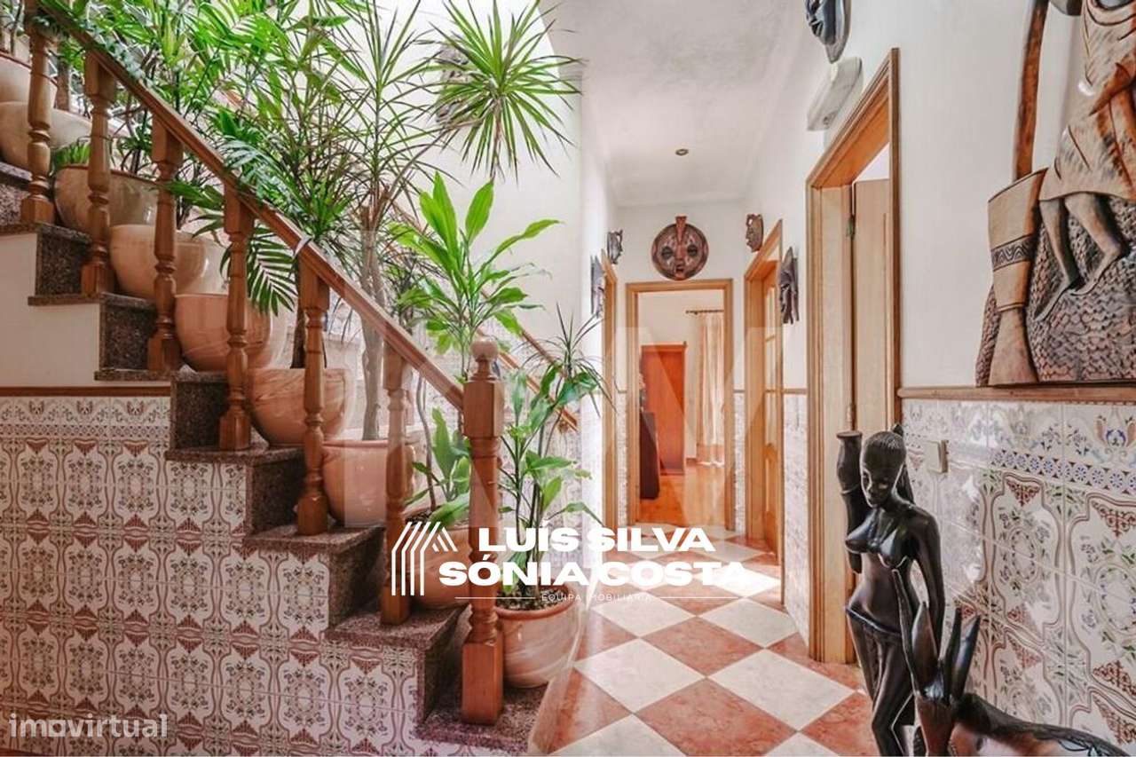 Moradia Independente T6 c/ Anexos, Armazém e Terreno p/ Construção-11