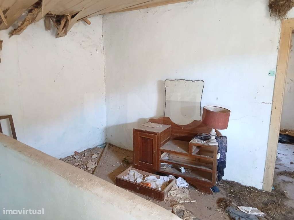 Moradia T3, em terreno de 1663 m² ,para reconstrução total, a 5 min...-16