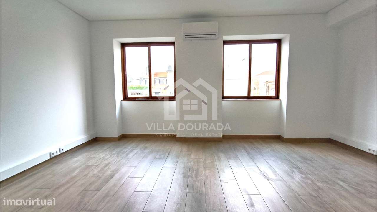 Escritório Renovado na Baixa do Porto - Grande imagem: 5/13