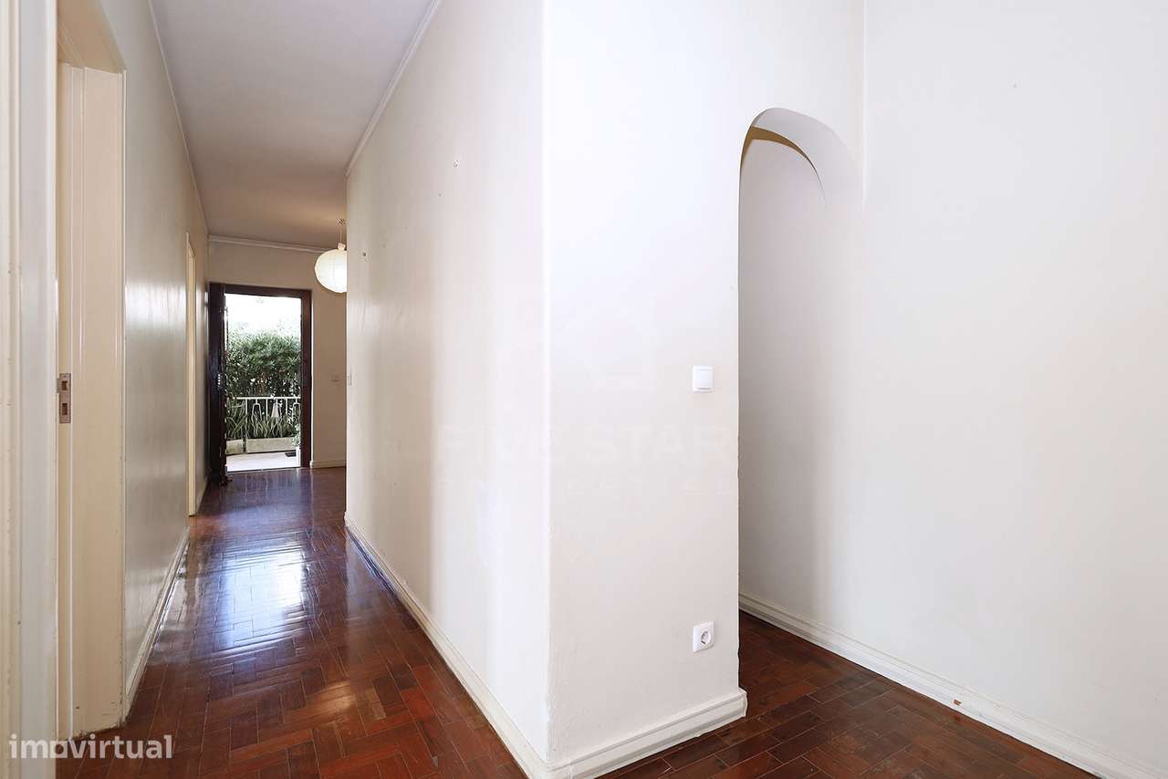 T4 Duplex - Parede - Vista Mar - Varanda - Garagem - Para Renovação-31