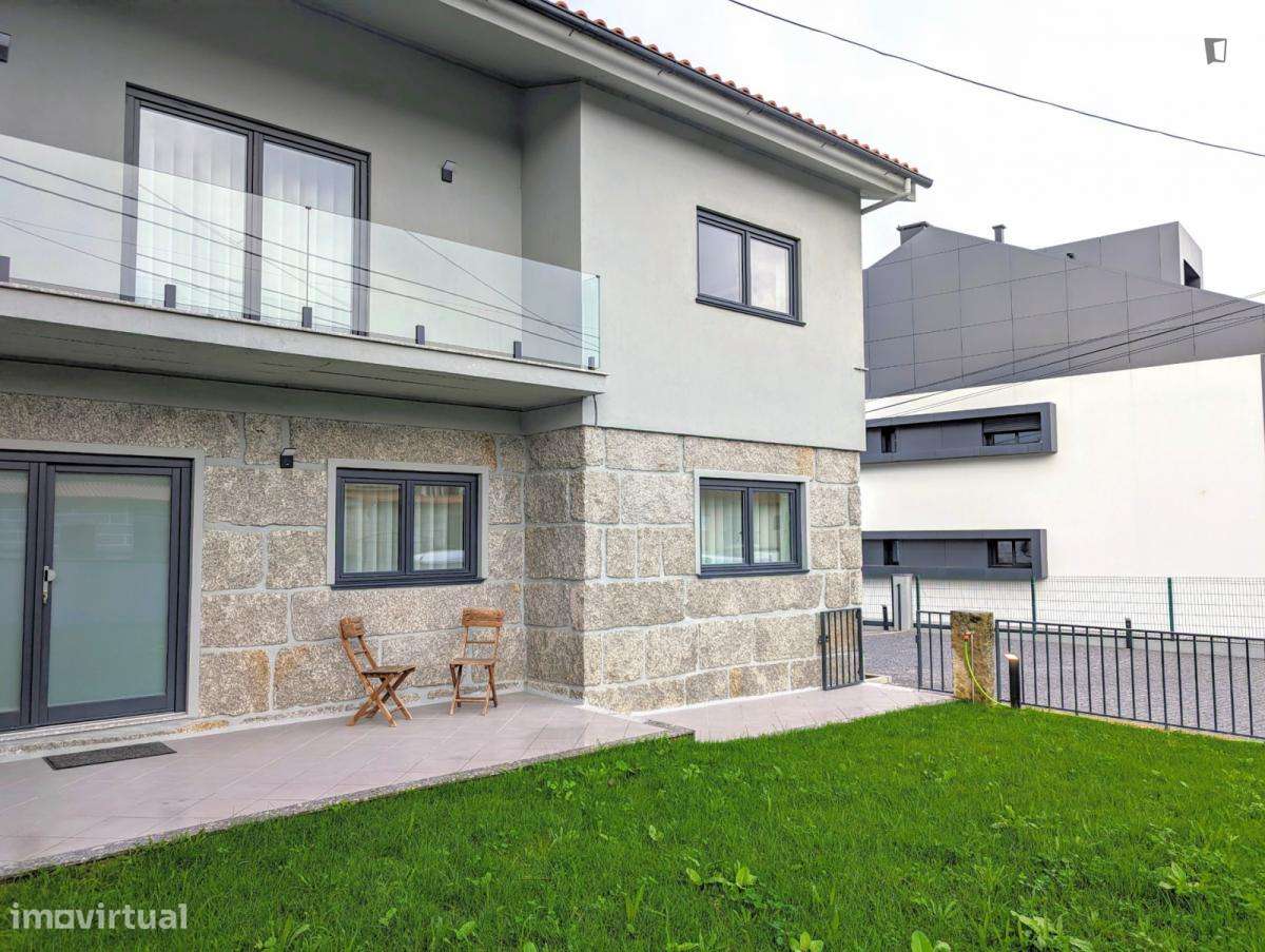 Casa com 2 quartos - localizado em Guimaraes - Grande imagem: 3/3