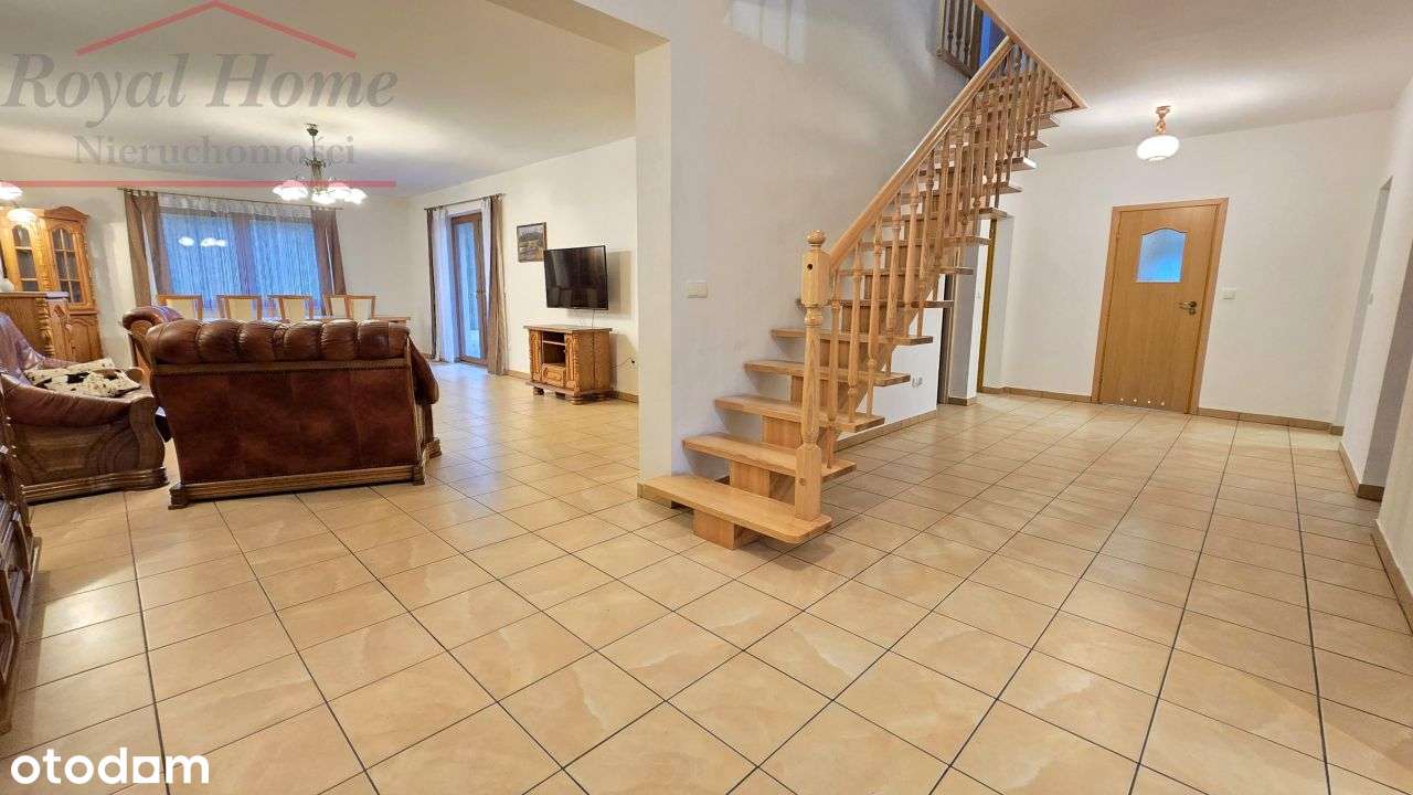 Przestronny, b. ładny, zadbany wolnostojący dom.-7