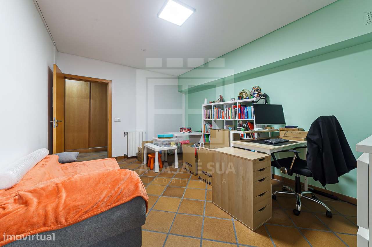 MORADIA T4+1 C/PISCINA EM COND FECHADO 3 FRENTES-18