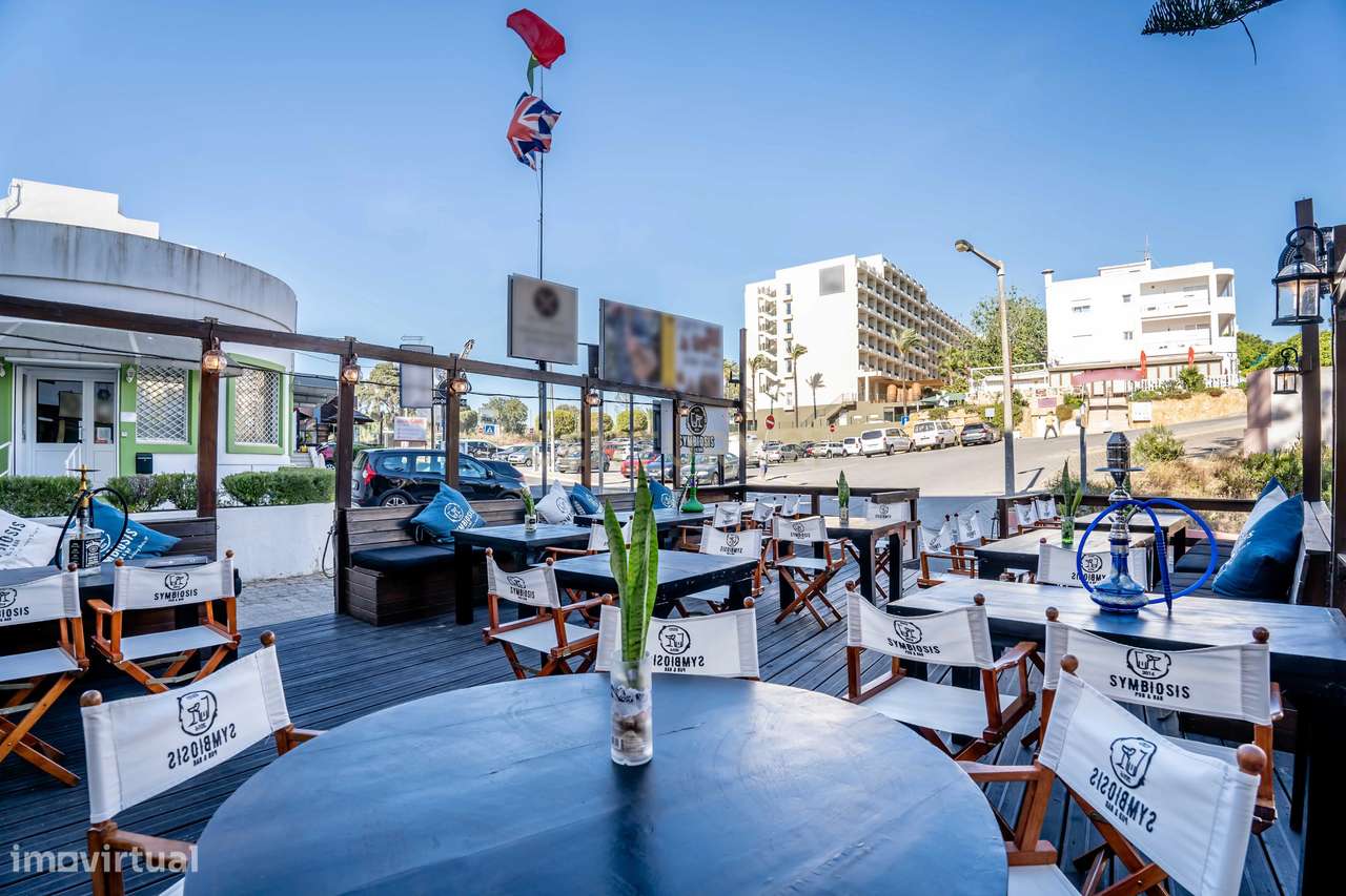 Venda de Bar “Symbiosis Pub & Bar” em funcionamento, a 400m da Praia e - Grande imagem: 1/42
