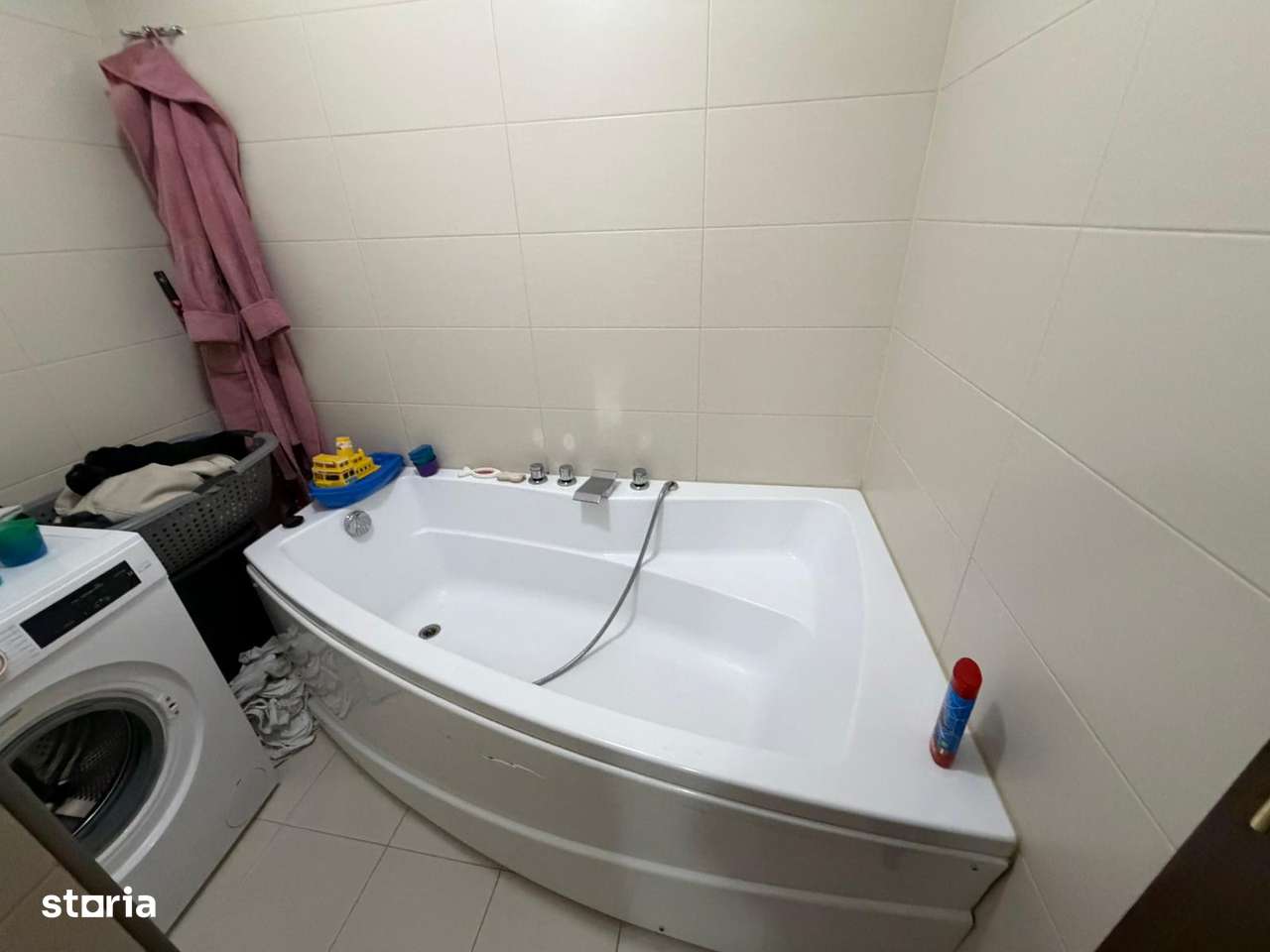 Apartament 4 camere 90 mp, etajul 3 - zona centrala-10
