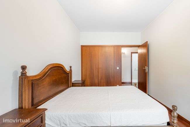 APARTAMENTO T3 COM ÁREAS GENEROSAS : Centralidade e conforto total-12