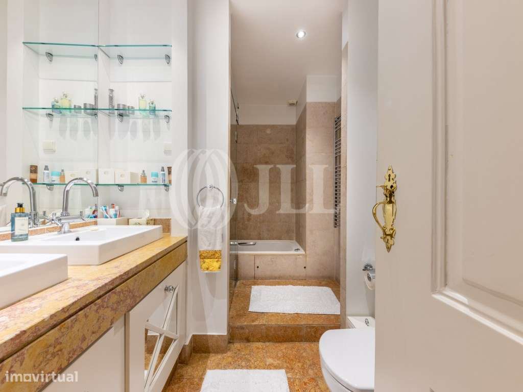 Apartamento T4 com garagem, no Chiado, em Lisboa-27