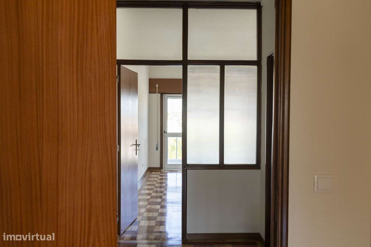 APARTAMENTO T2 TOTALMENTE RENOVADO– Primeira Utilização - Grande imagem: 2/26