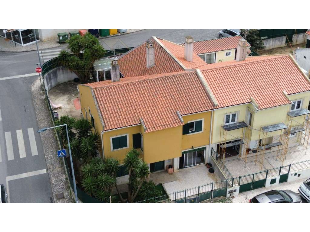 Moradia T4 com Logradouro e Garagem-31