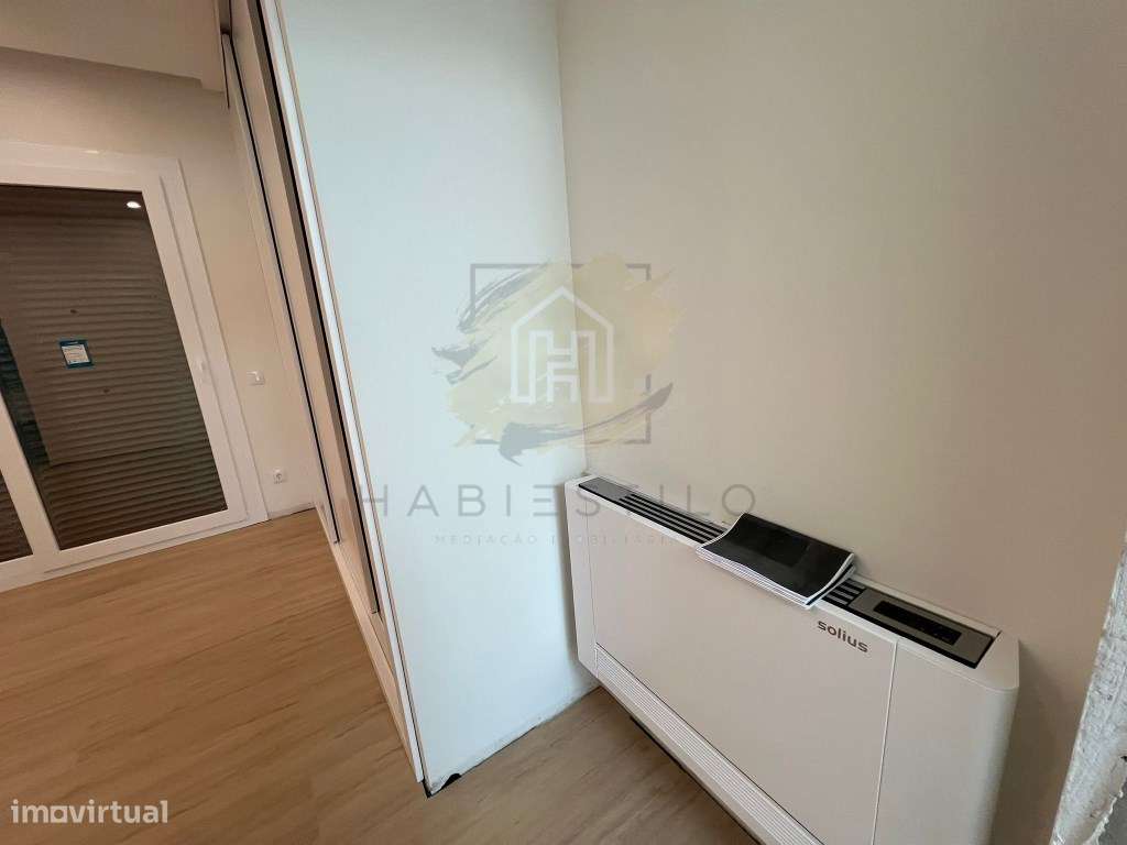 Moradia moderna com piscina, Suites e acabamentos de alta qualidade-18