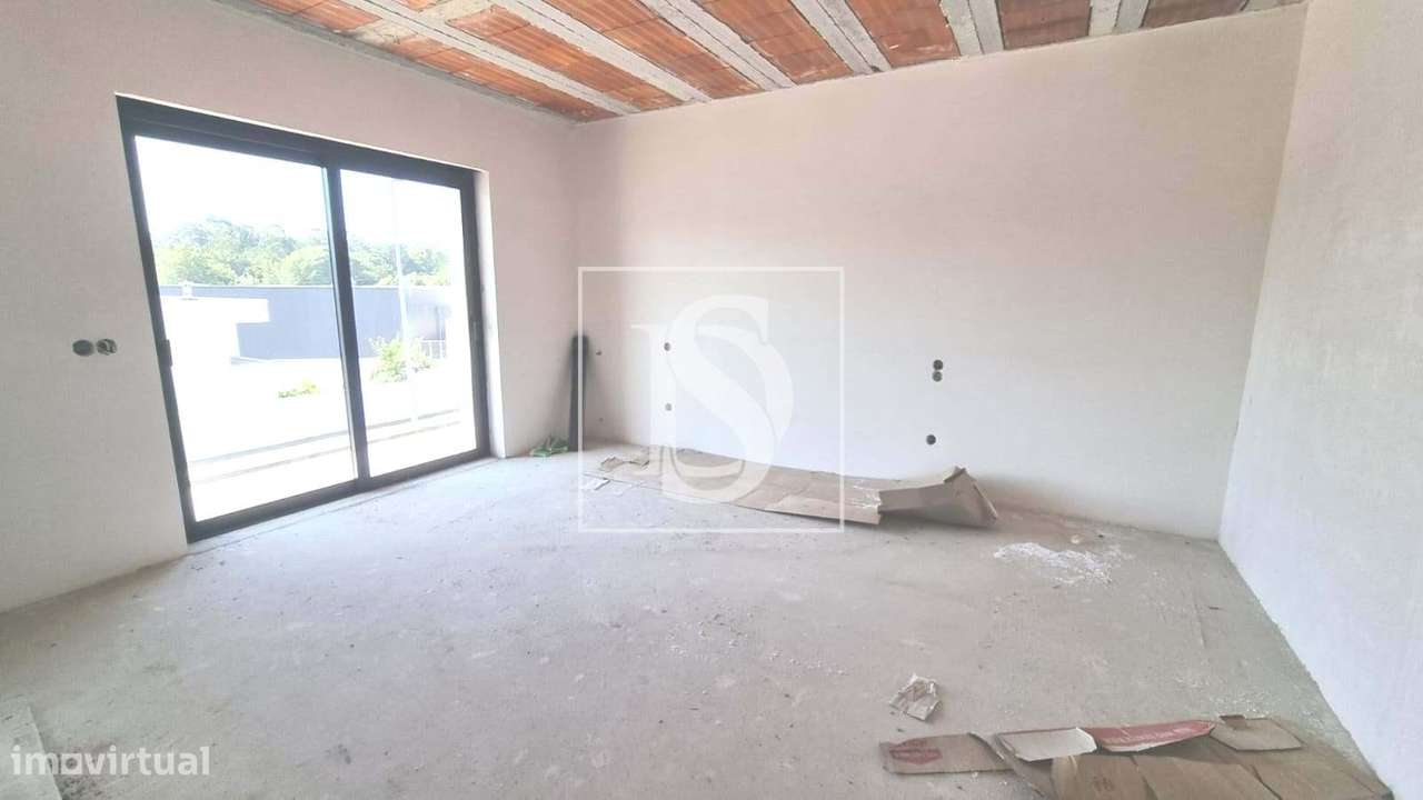 Moradia T3 independente, em construção, na Póvoa de Lanhoso-17