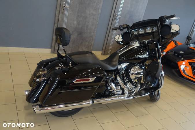 Harley-Davidson Touring Street Glide - 11