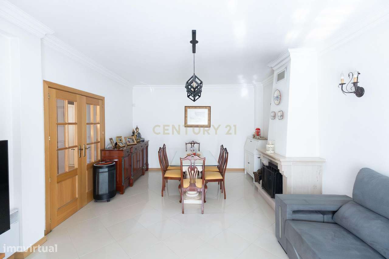 Moradia T4+1 em Condomínio Fechado – Alfacenhas Vila-8