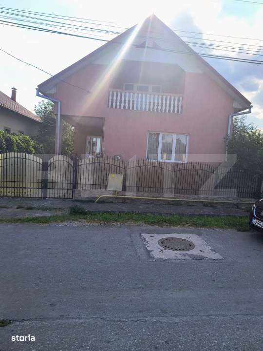 Casa mare de vanzare in centrul localitatii Cuzdrioara