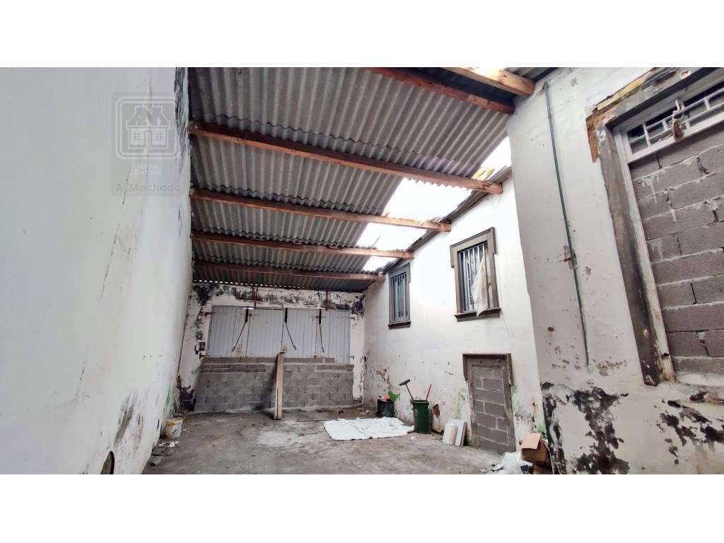 AMPLO EDIFÍCIO - MORADIA para VENDA no centro histórico de Ponta De...-13