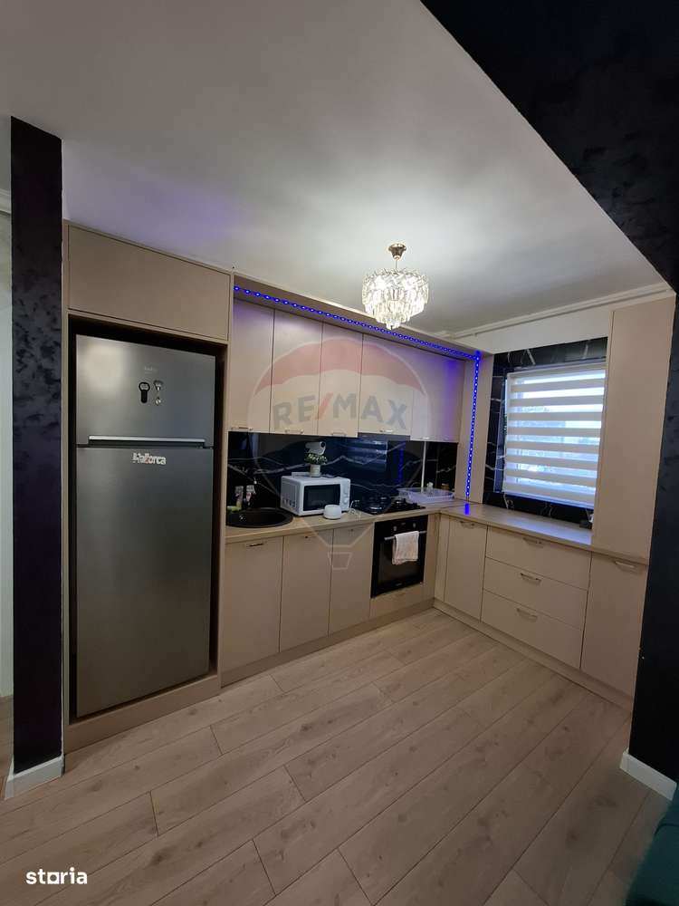 Apartament cu 3 camere  cu loc de parcare si curte proprie -de vânzare - Imagine principală: 4/17