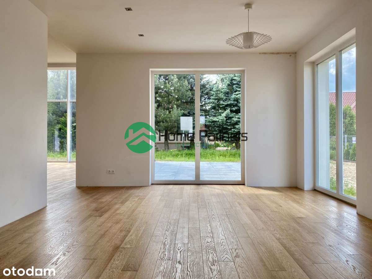 Wysoki na 5,5m salon z oknami do sufitu-3